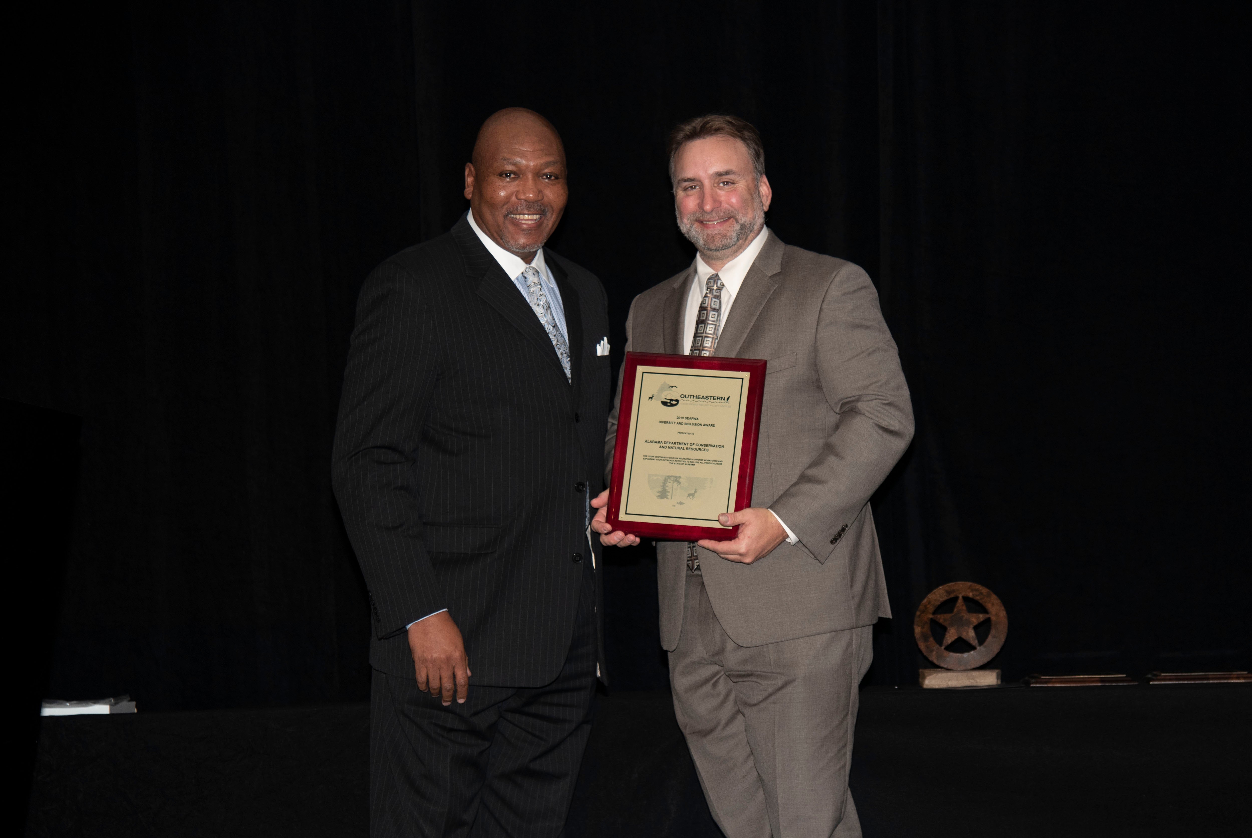 David Buggs (left): Chair of Diversity and Inclusion Award Committee, Texas Parks and Wildlife Department Chief Diversity and Inclusion Officer and HR Director.  Chuck Sykes (right): SEAFWA President; Director Wildlife and Fisheries Division, Alabama Department of Conservation and Natural Resources.