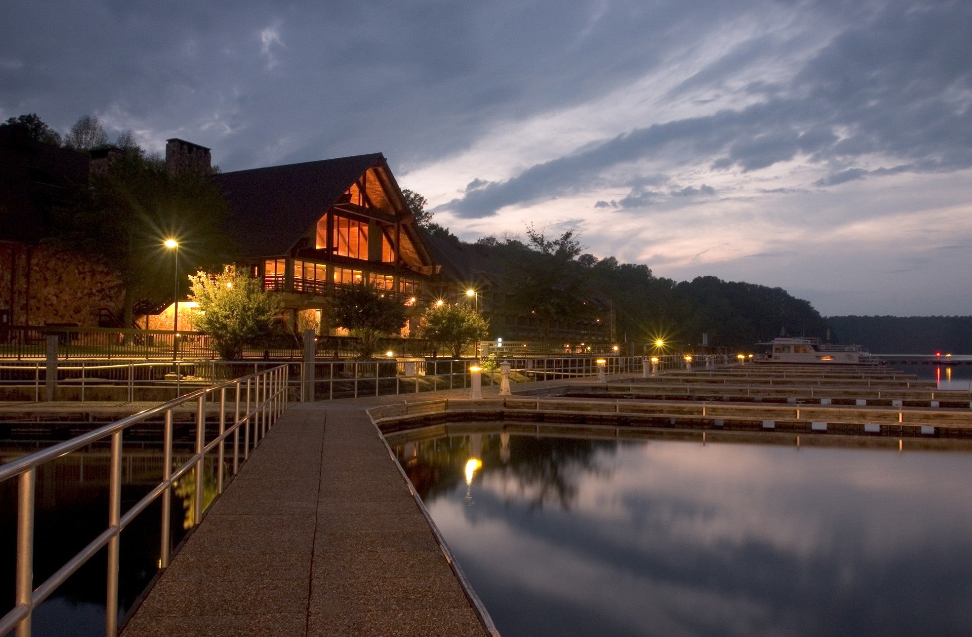 Lash’s Seafood Brings Fresh Flavor and Hometown Hospitality to Joe Wheeler State Park