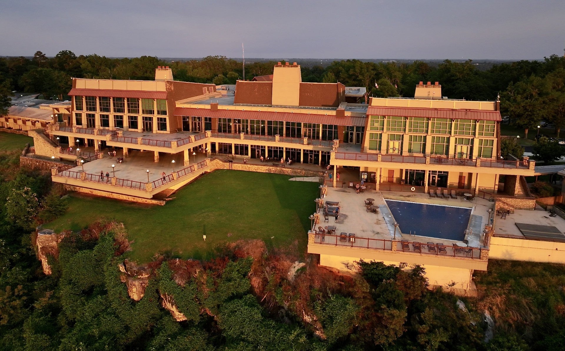Alabama State Parks has entered into a long-term partnership with Guest Services Inc. (GSI) to manage lodge operations, as well as many other tasks, at Lake Guntersville State Park.