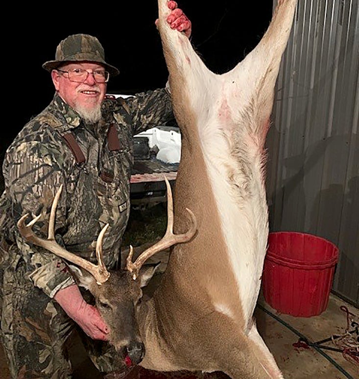 8-Point Surprises Hunters in Sumter County | Outdoor Alabama